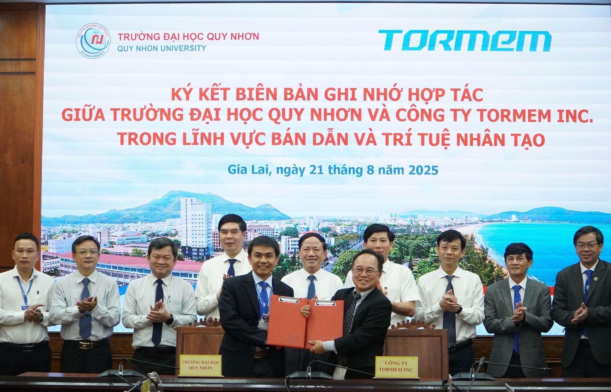 Gia Lai bắt tay doanh nghiệp Mỹ ph&aacute;t triển ng&agrave;nh b&aacute;n dẫn v&agrave; tr&iacute; tuệ nh&acirc;n tạo- Ảnh 3.
