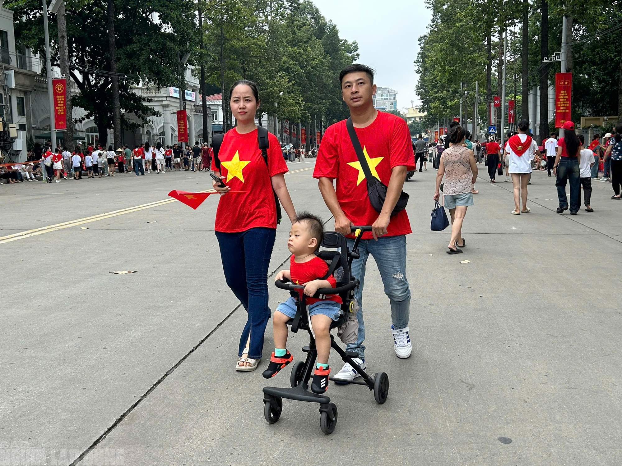 H&agrave;ng ng&agrave;n người chờ xem tổng hợp luyện diễu binh tại Ba Đ&igrave;nh tối nay - Ảnh 8.
