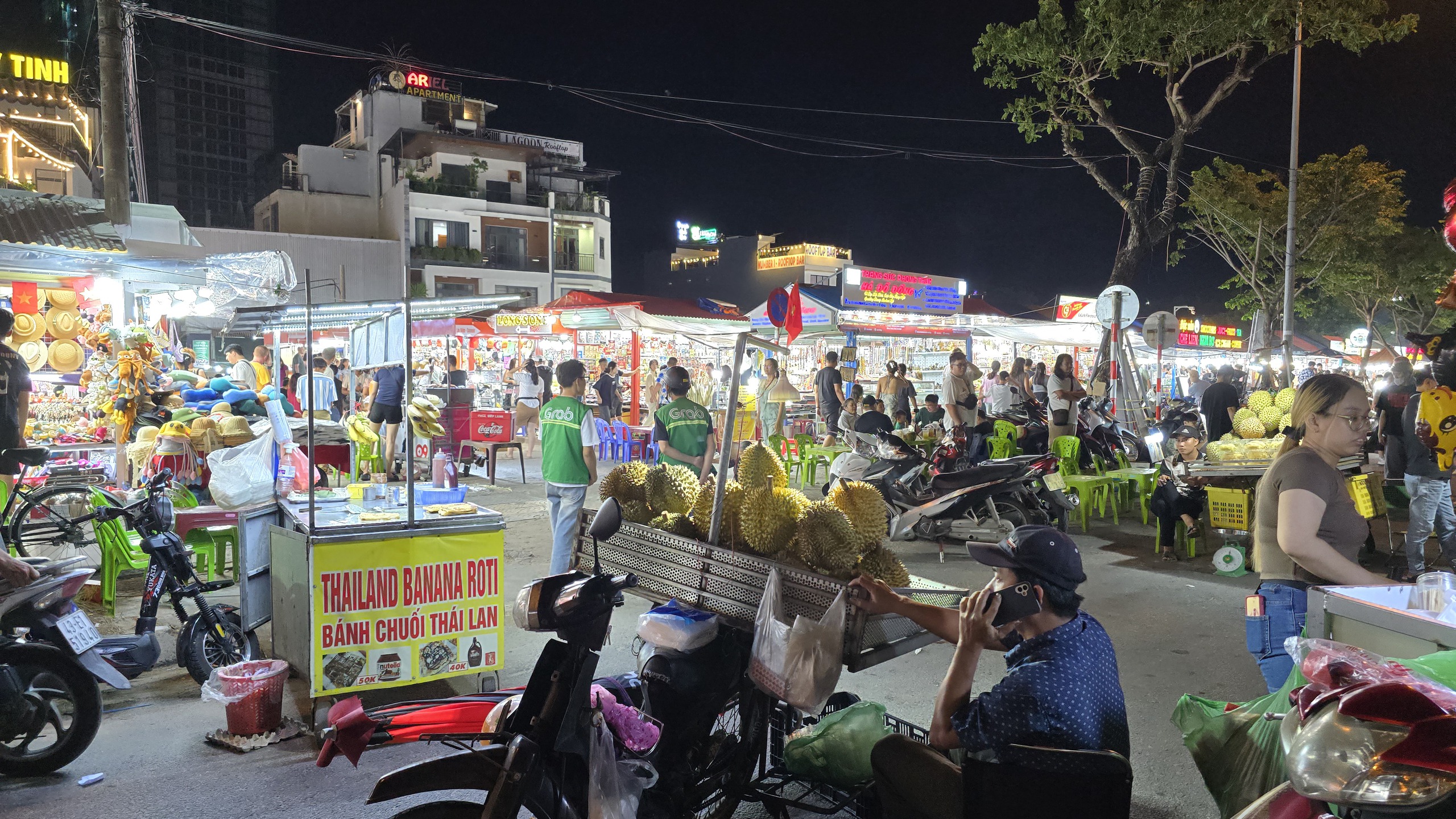 Chợ đêm Sơn Trà: "Thế giới riêng" của hàng rong sau 21 giờ - Ảnh 5.