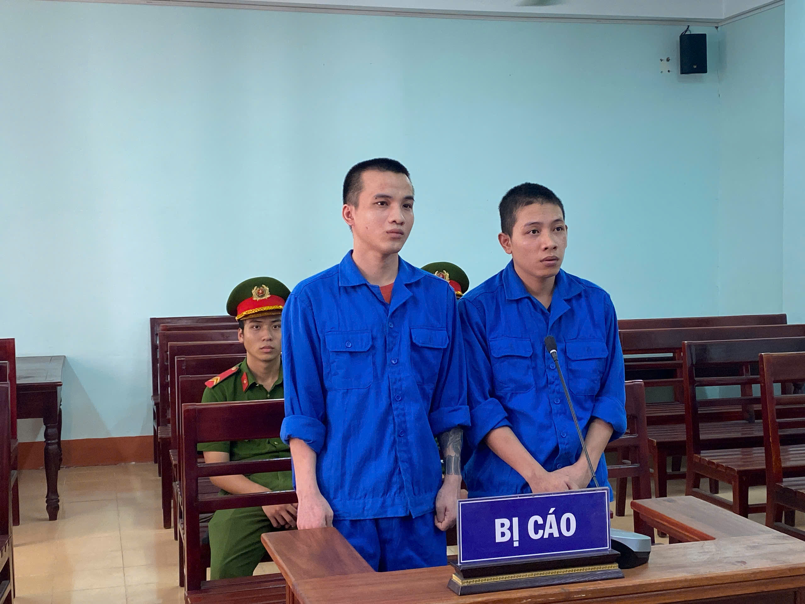 Giả vờ mượn điện thoại rồi cướp- Ảnh 1.