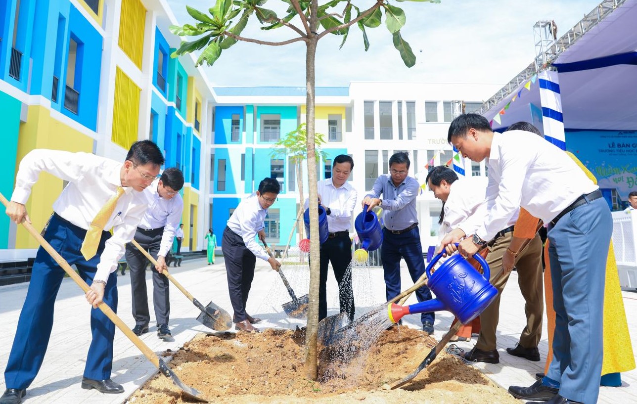 H&ograve;a Ph&aacute;t b&agrave;n giao trường học trị gi&aacute; 42 tỉ đồng cho tỉnh Quảng Ng&atilde;i- Ảnh 5.