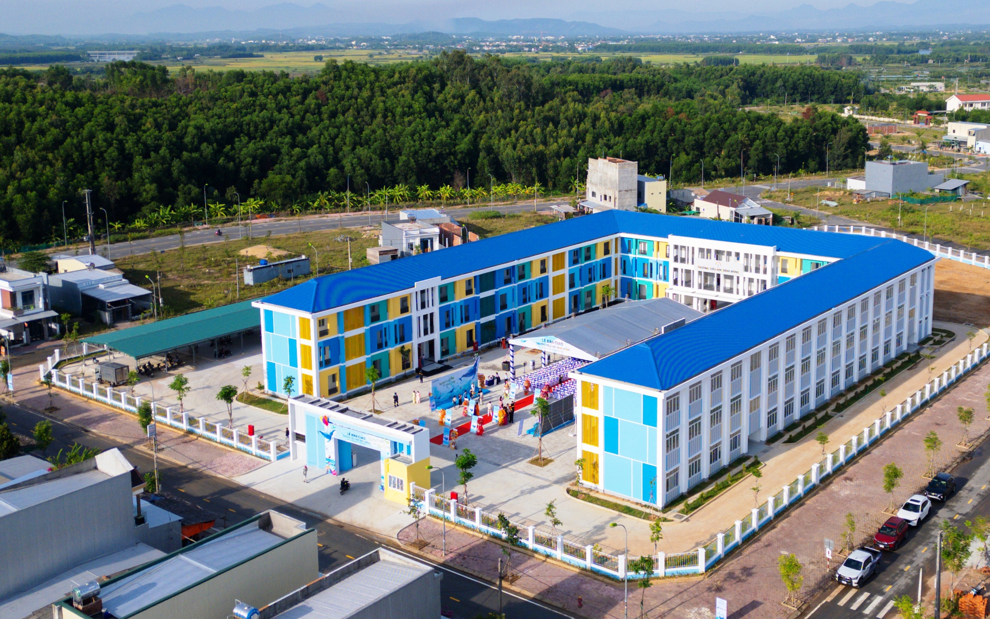 Hòa Phát bàn giao trường học trị giá 42 tỉ đồng cho tỉnh Quảng Ngãi