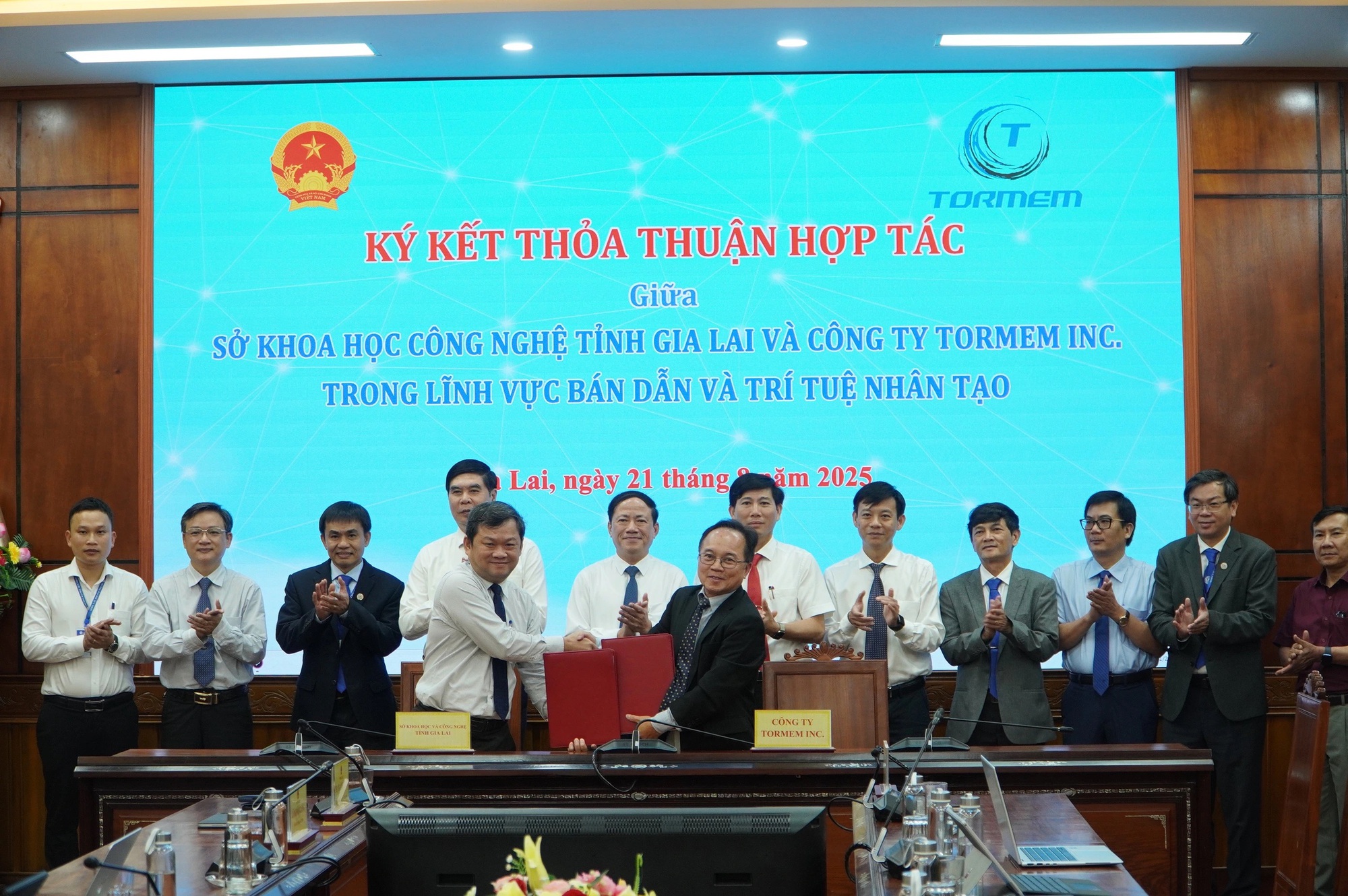 Gia Lai bắt tay doanh nghiệp Mỹ ph&aacute;t triển ng&agrave;nh b&aacute;n dẫn v&agrave; tr&iacute; tuệ nh&acirc;n tạo- Ảnh 1.
