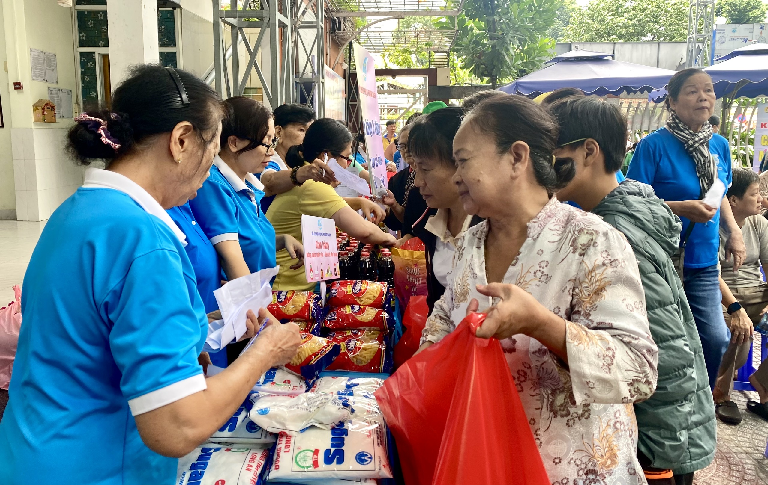 Một buổi sáng ý nghĩa ở phường Sài Gòn, TP HCM- Ảnh 13.