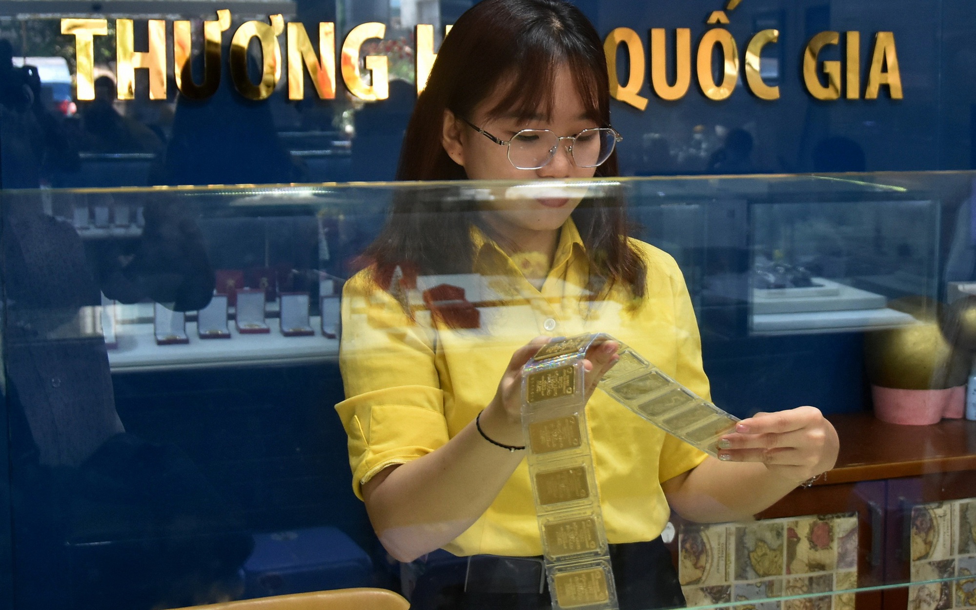 Giá vàng miếng SJC lại gây sốc