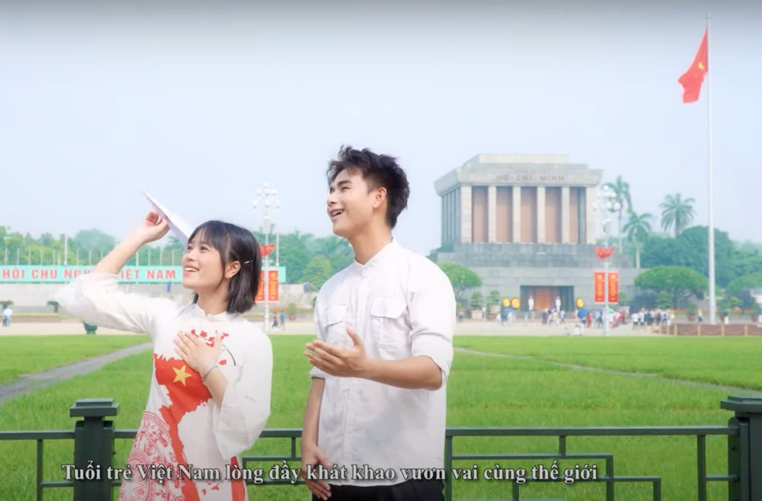 "Viết tiếp câu chuyện hòa bình" được chuyển ngữ 13 thứ tiếng - Ảnh 3.