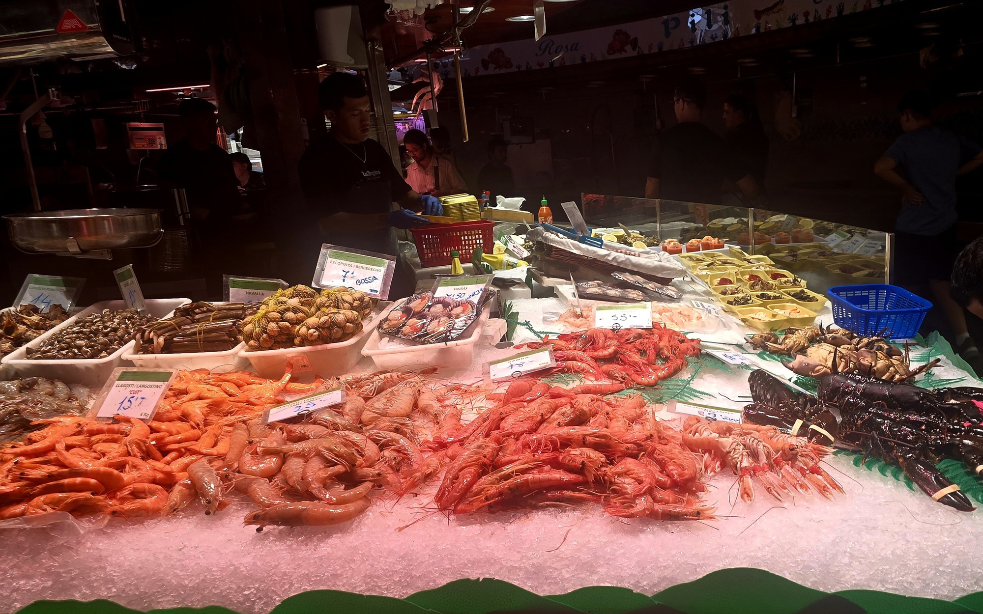 Khám phá chợ ẩm thực La Boqueria giữa lòng Barcelona