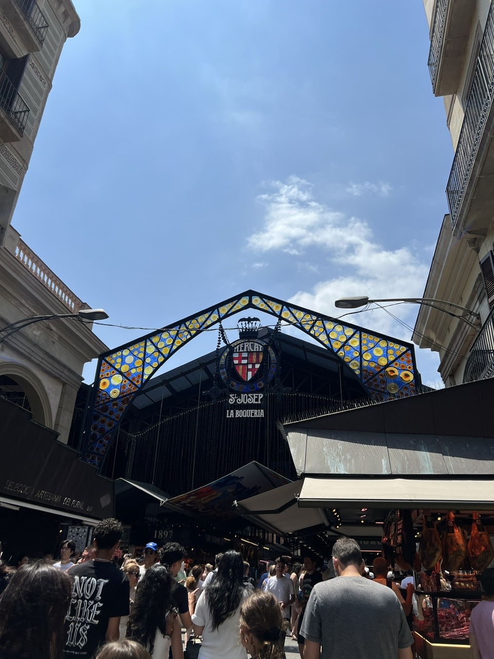 Kh&aacute;m ph&aacute; chợ ẩm thực La Boqueria giữa l&ograve;ng Barcelona - Ảnh 2.