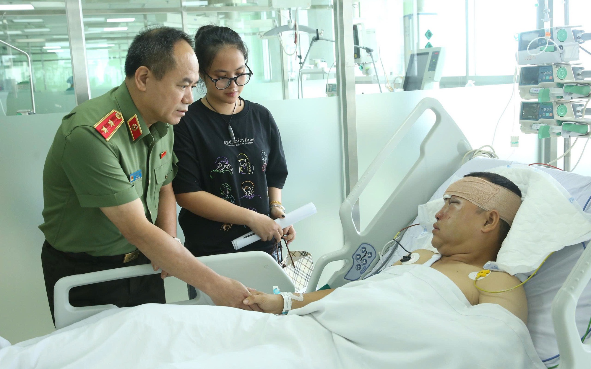 Khởi tố vụ án 2 nam thanh niên tông đại úy công an