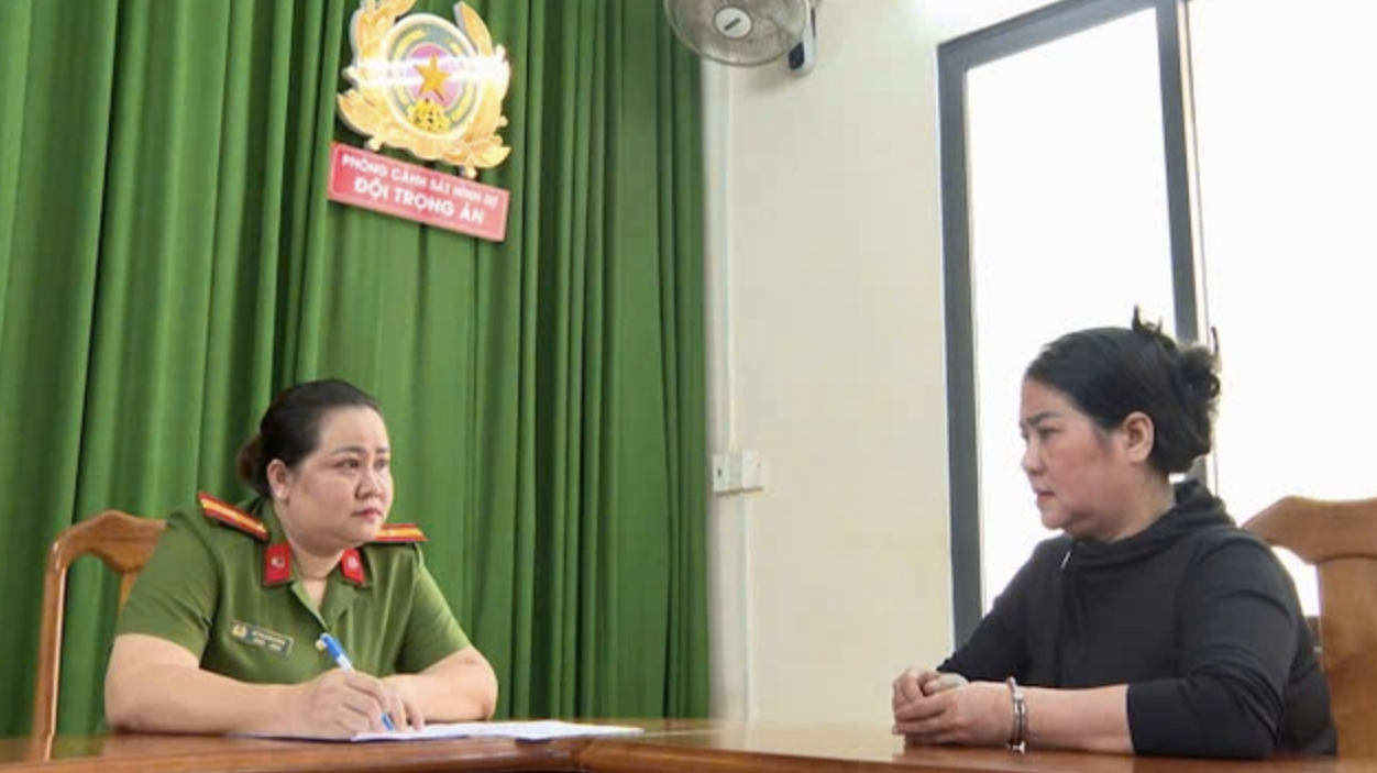 C&ocirc;ng an TP HCM bắt một c&aacute;n bộ ng&acirc;n h&agrave;ng li&ecirc;n quan đến "M&aacute; Hạnh"- Ảnh 2.
