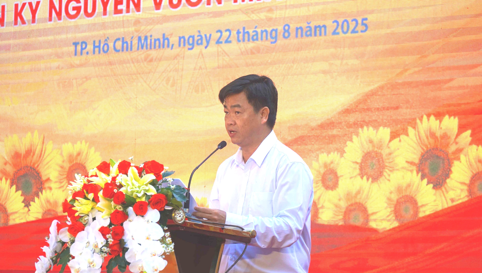 Triển lãm ảnh từ kỷ nguyên độc lập, thống nhất đất nước đến kỷ nguyên vươn mình của dân tộc- Ảnh 2.