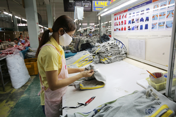 Dệt may và da giày khai thác tiềm năng thị trường nội địa Việt Nam - Ảnh 1.