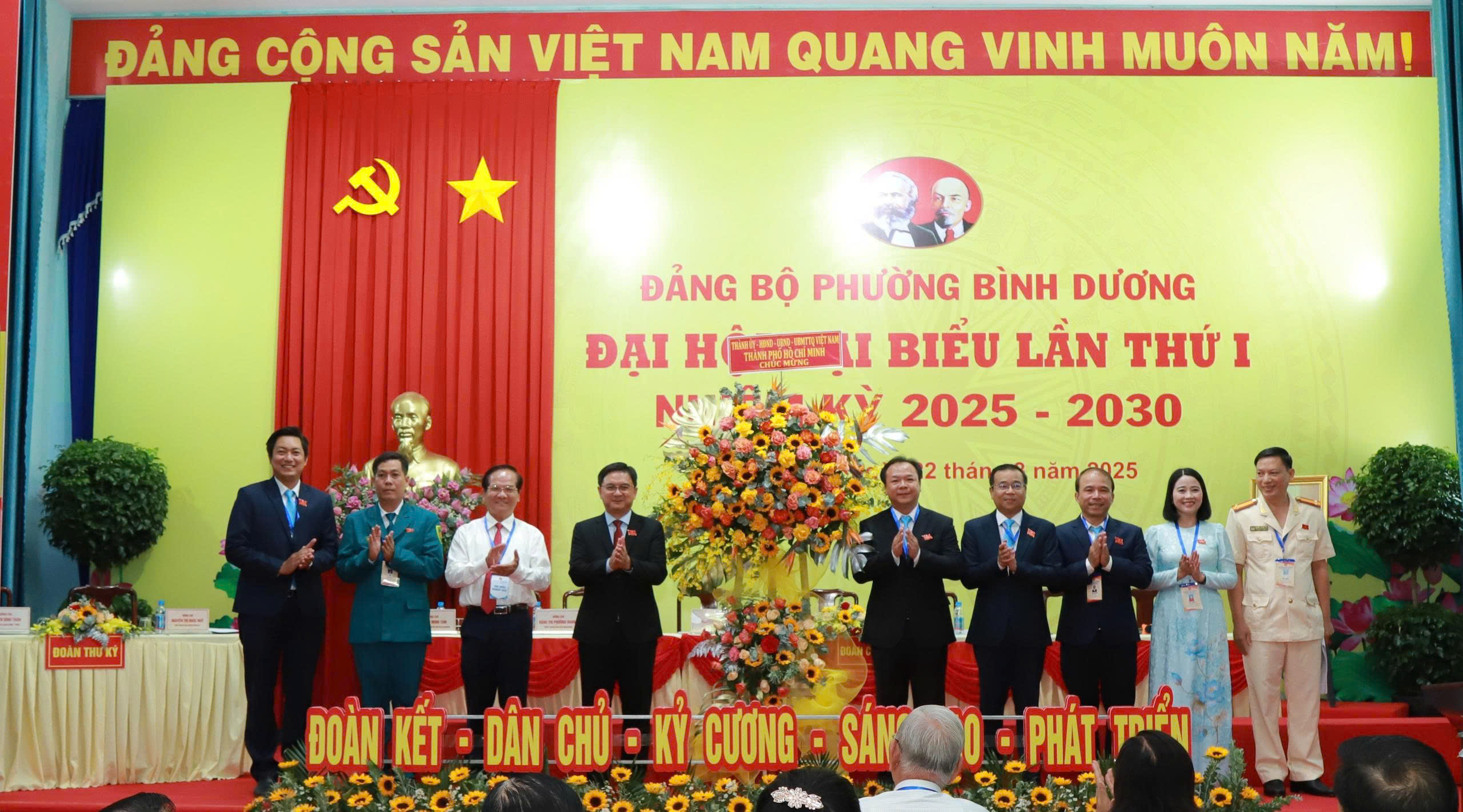 &Ocirc;ng Nguyễn Văn Đ&ocirc;ng giữ chức B&iacute; thư Đảng ủy phường B&igrave;nh Dương , trung t&acirc;m khu c&ocirc;ng nghiệp TP HCM - Ảnh 1.