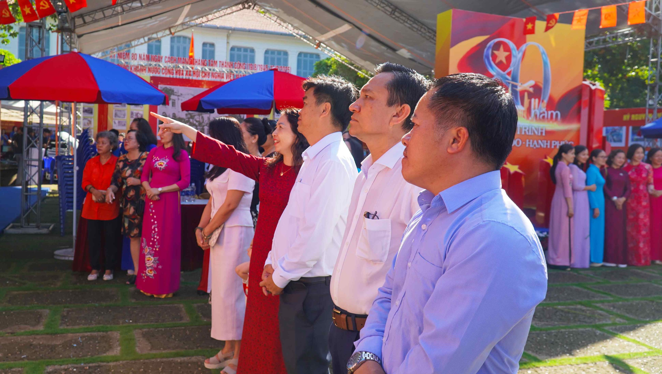 Triển lãm ảnh từ kỷ nguyên độc lập, thống nhất đất nước đến kỷ nguyên vươn mình của dân tộc- Ảnh 4.