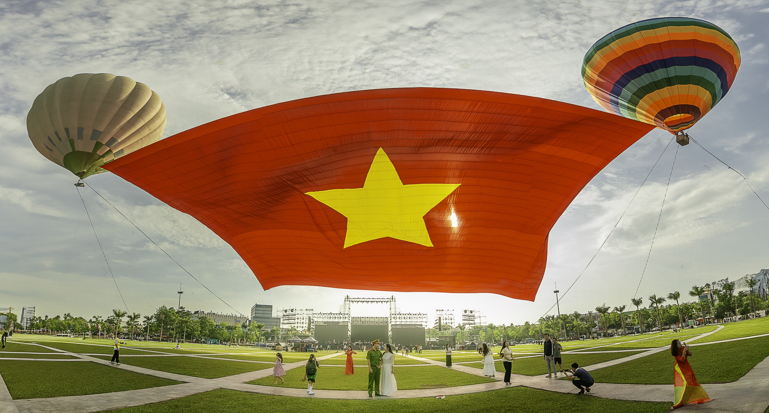Ảnh đẹp trong tuần: Niềm vui ng&agrave;y đặc biệt - Ảnh 2.