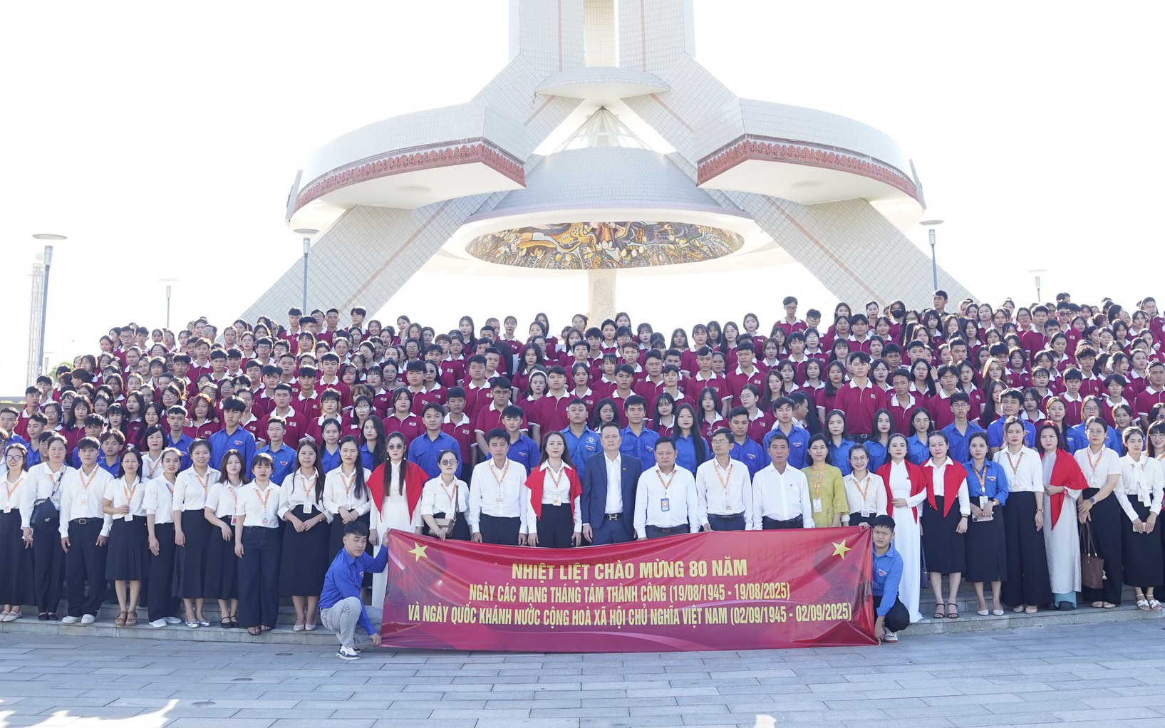 1.000 tân sinh viên cao đẳng thực hiện loạt chương trình ý nghĩa