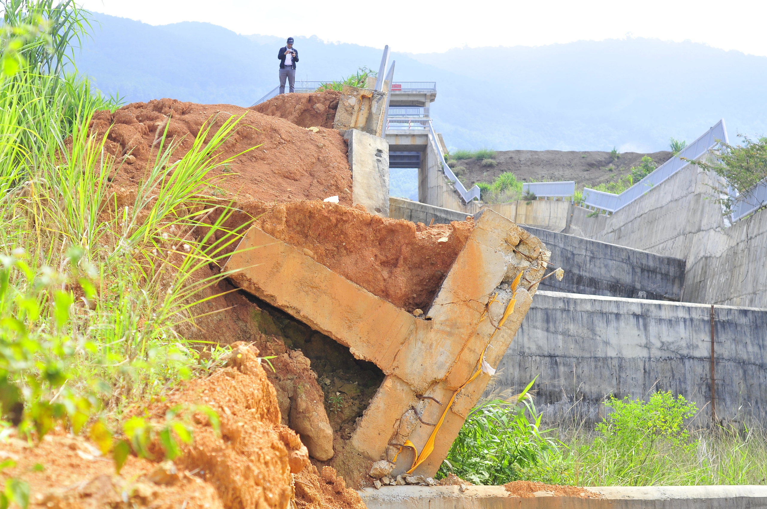 Dự án hồ chứa nước gần 500 tỉ ở Lâm Đồng tan hoang sau gần 2 năm chờ khắc phục sạt trượt- Ảnh 8.
