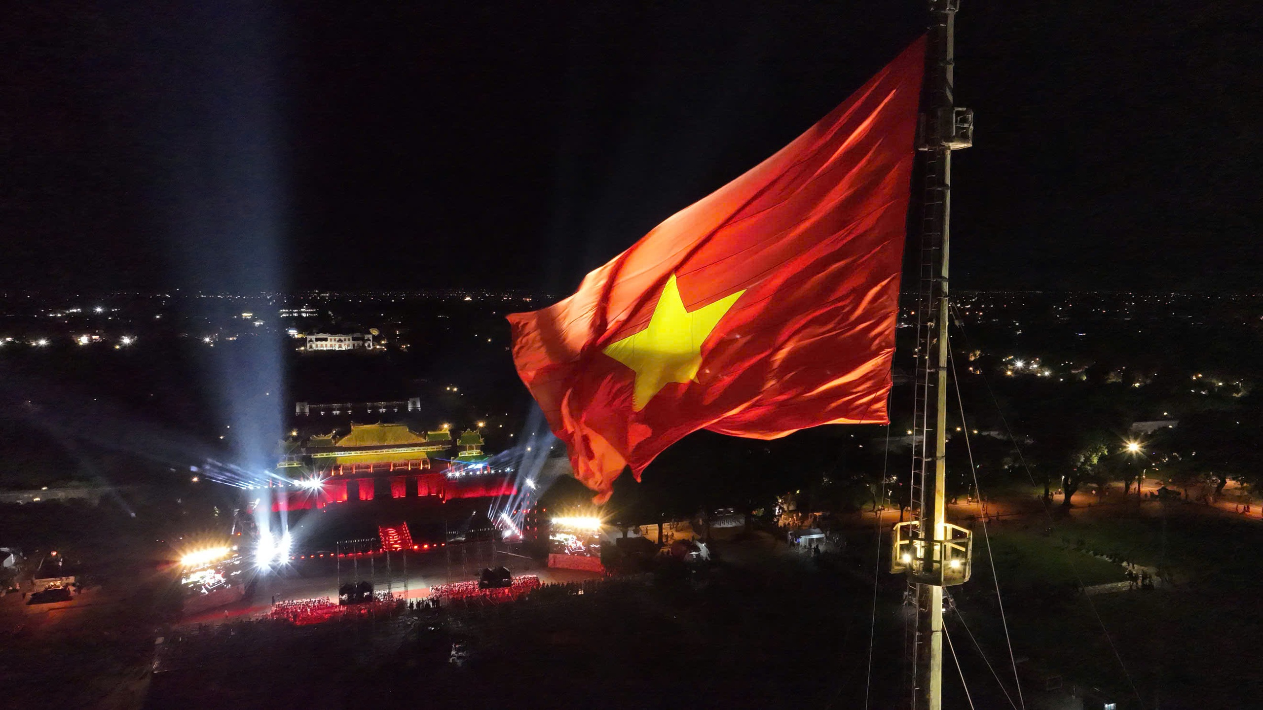 Thủ tướng Phạm Minh Ch&iacute;nh dự chương tr&igrave;nh Thời cơ v&agrave;ng tại điểm cầu Huế - Ảnh 3.