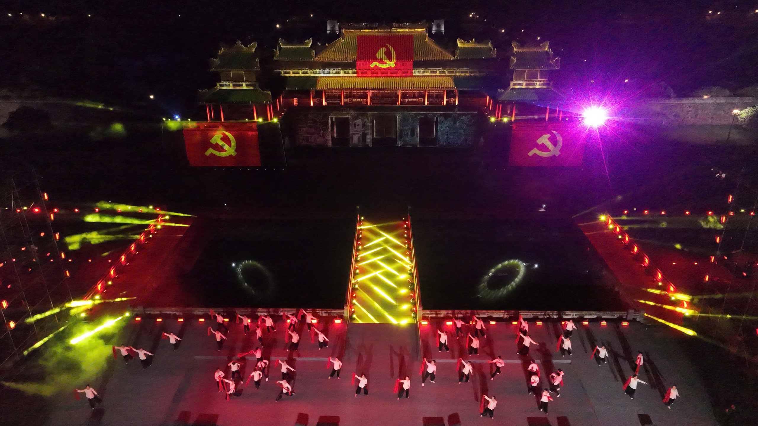 Thủ tướng Phạm Minh Ch&iacute;nh dự chương tr&igrave;nh Thời cơ v&agrave;ng tại điểm cầu Huế - Ảnh 7.
