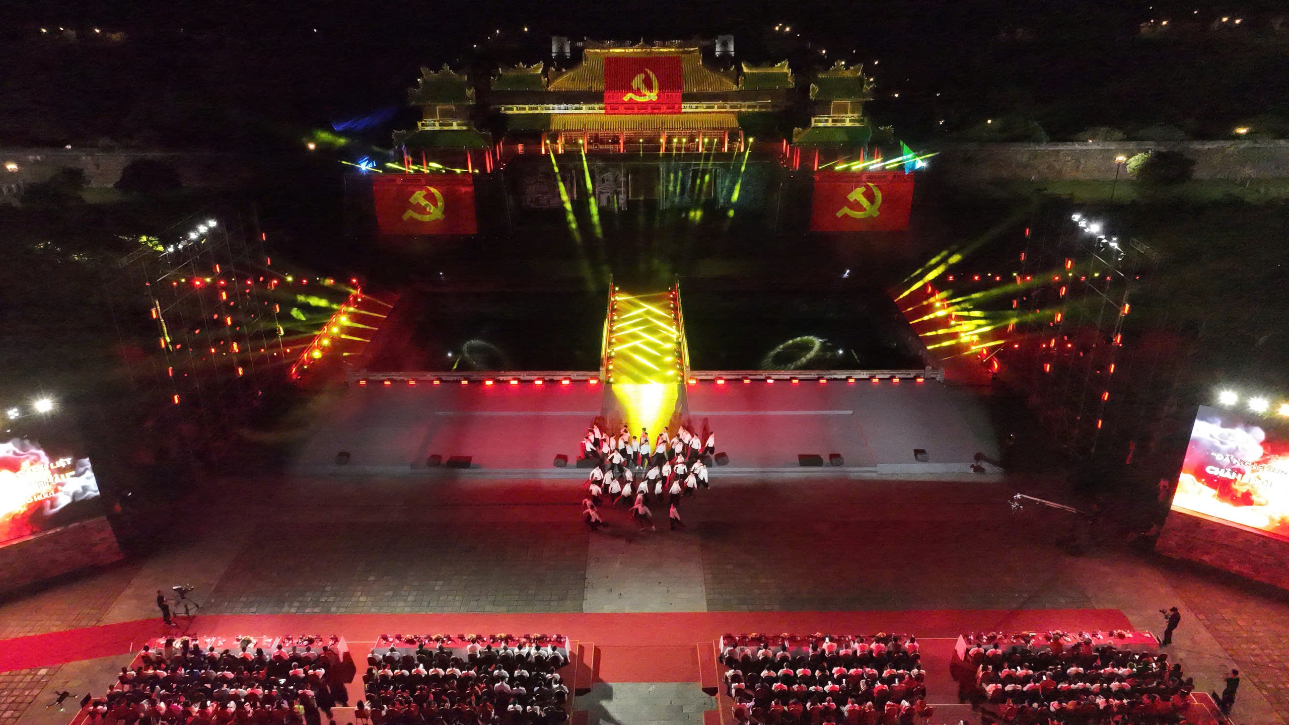 Thủ tướng Phạm Minh Ch&iacute;nh dự chương tr&igrave;nh Thời cơ v&agrave;ng tại điểm cầu Huế - Ảnh 6.
