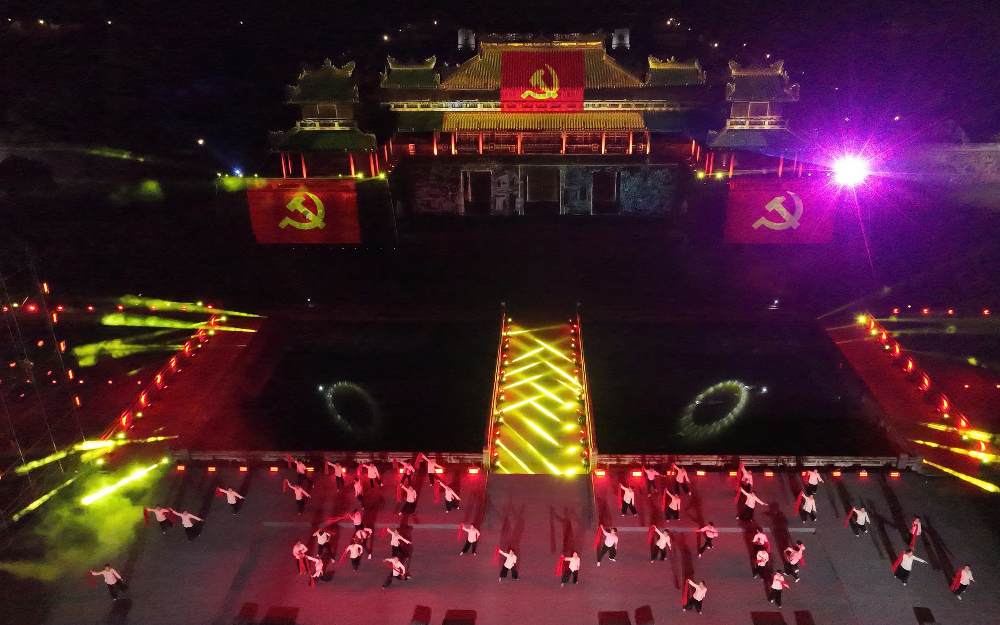 Thủ tướng Phạm Minh Chính dự chương trình Thời cơ vàng tại điểm cầu Huế