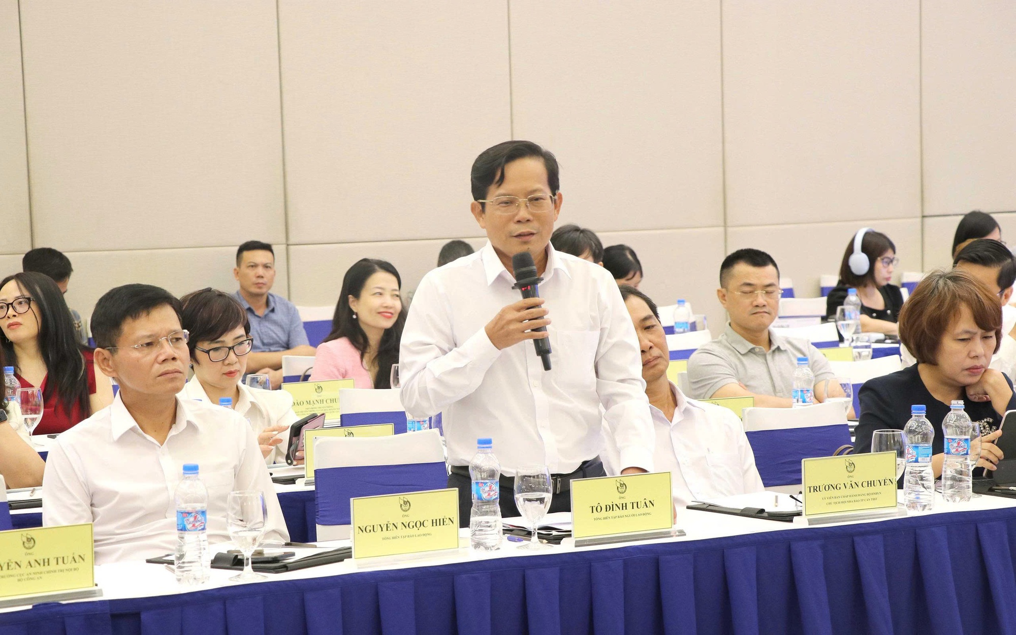 "Nếu không kịp chuyển đổi số, chắc chắn sẽ bị bỏ lại phía sau"
