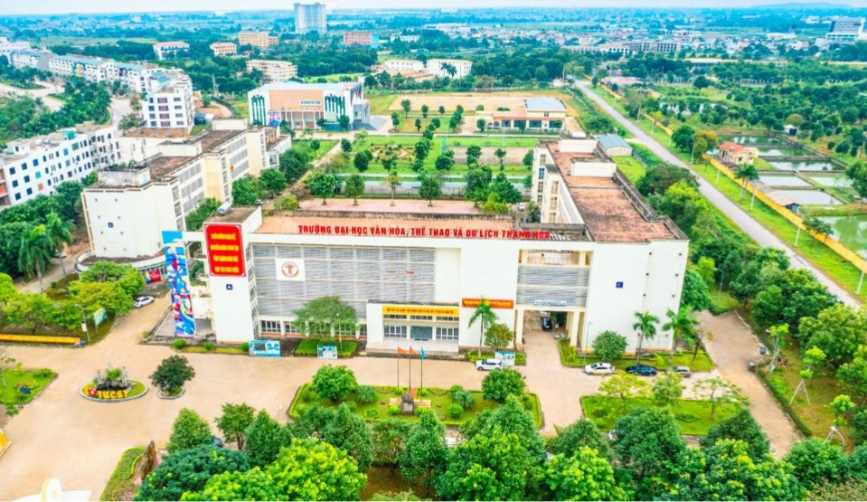 Cho&aacute;ng với điểm chuẩn v&agrave;o ng&agrave;nh Sư phạm trường Đại học Hồng Đức- Ảnh 3.