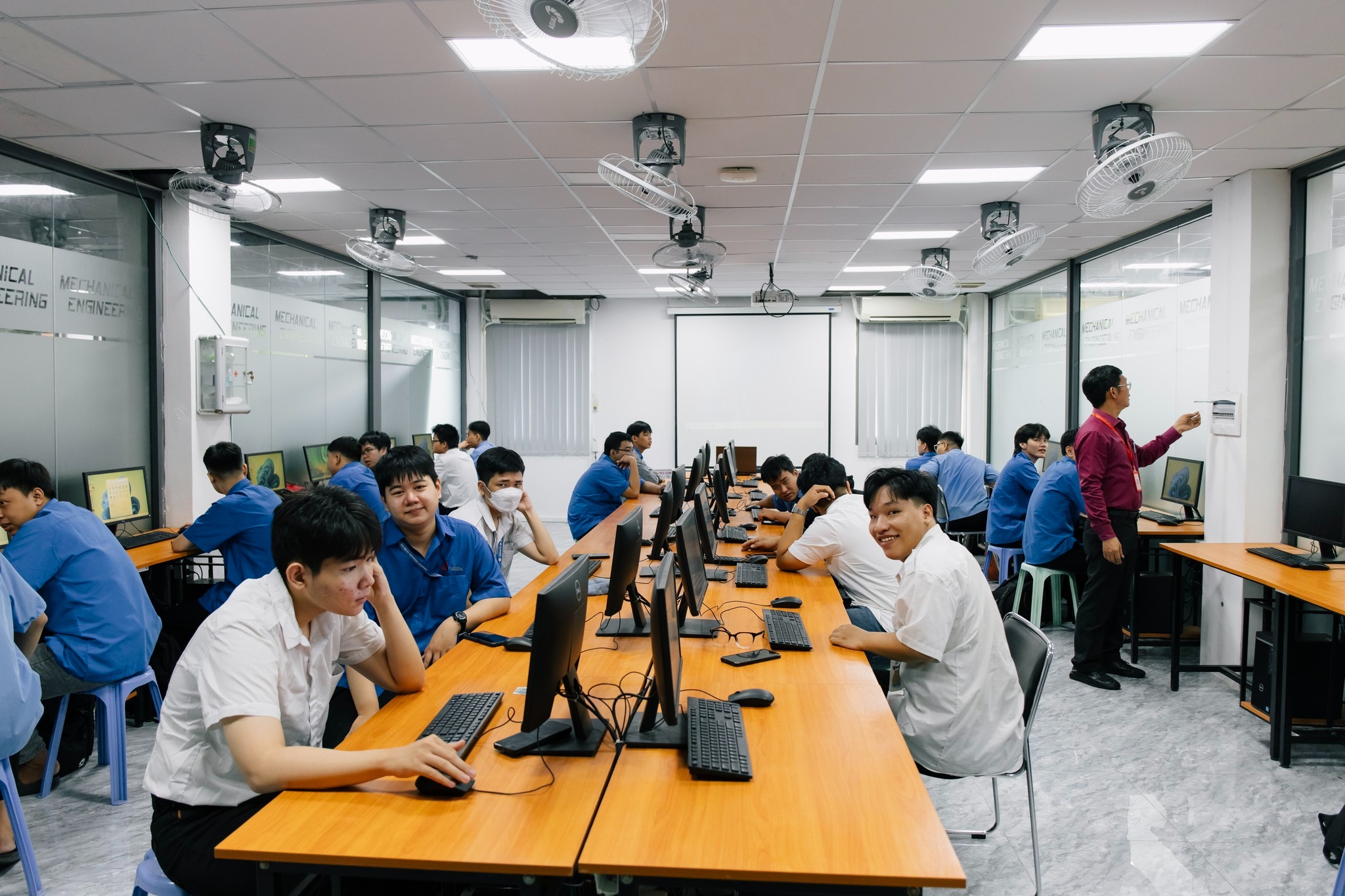 Trường ĐH C&ocirc;ng nghiệp TP HCM c&oacute; 4 ng&agrave;nh lấy tr&ecirc;n 26 điểm - Ảnh 1.