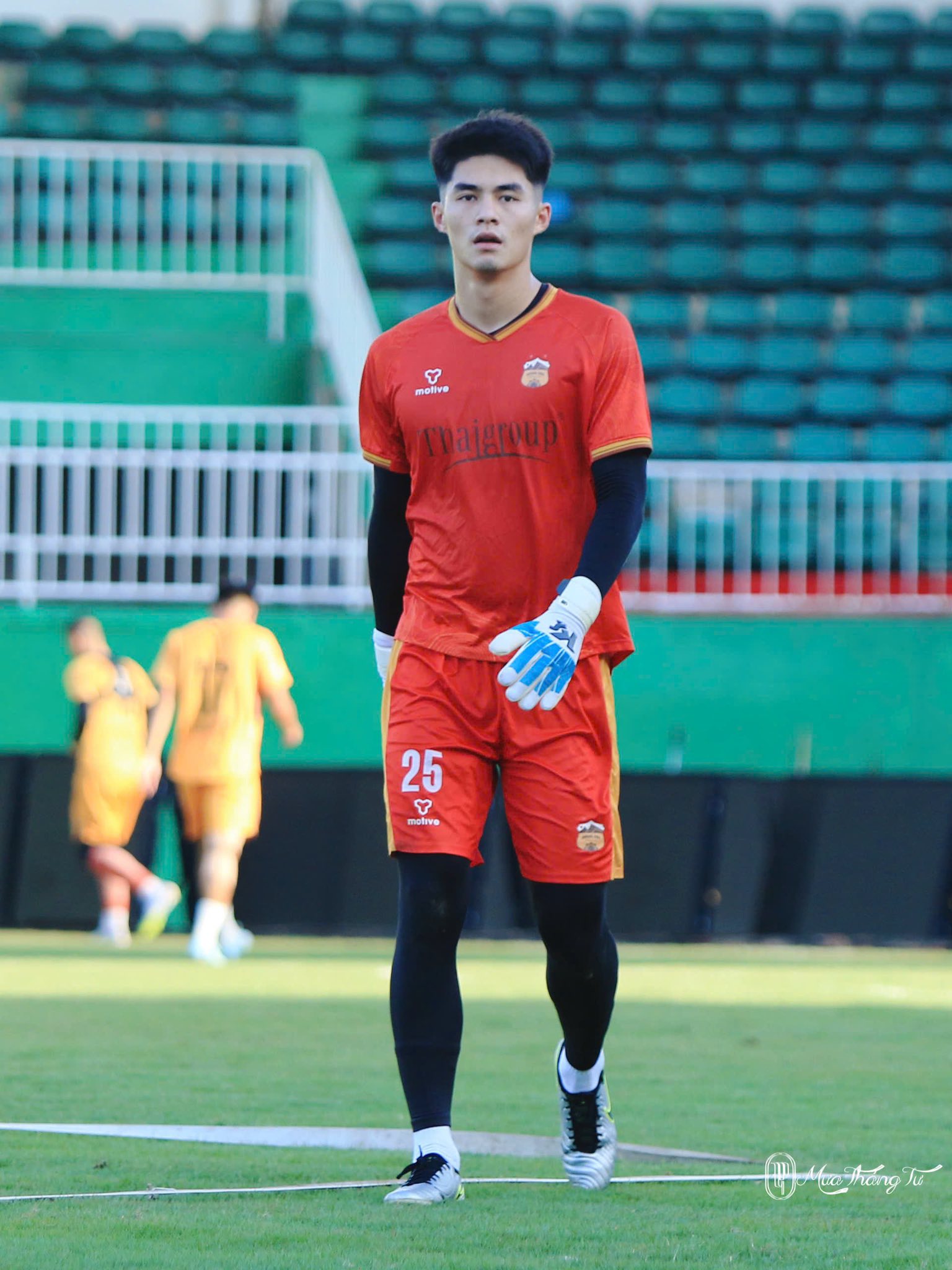 "Người nhện" Trần Trung Ki&ecirc;n gi&uacute;p HAGL chia điểm với H&agrave; Nội FC- Ảnh 4.