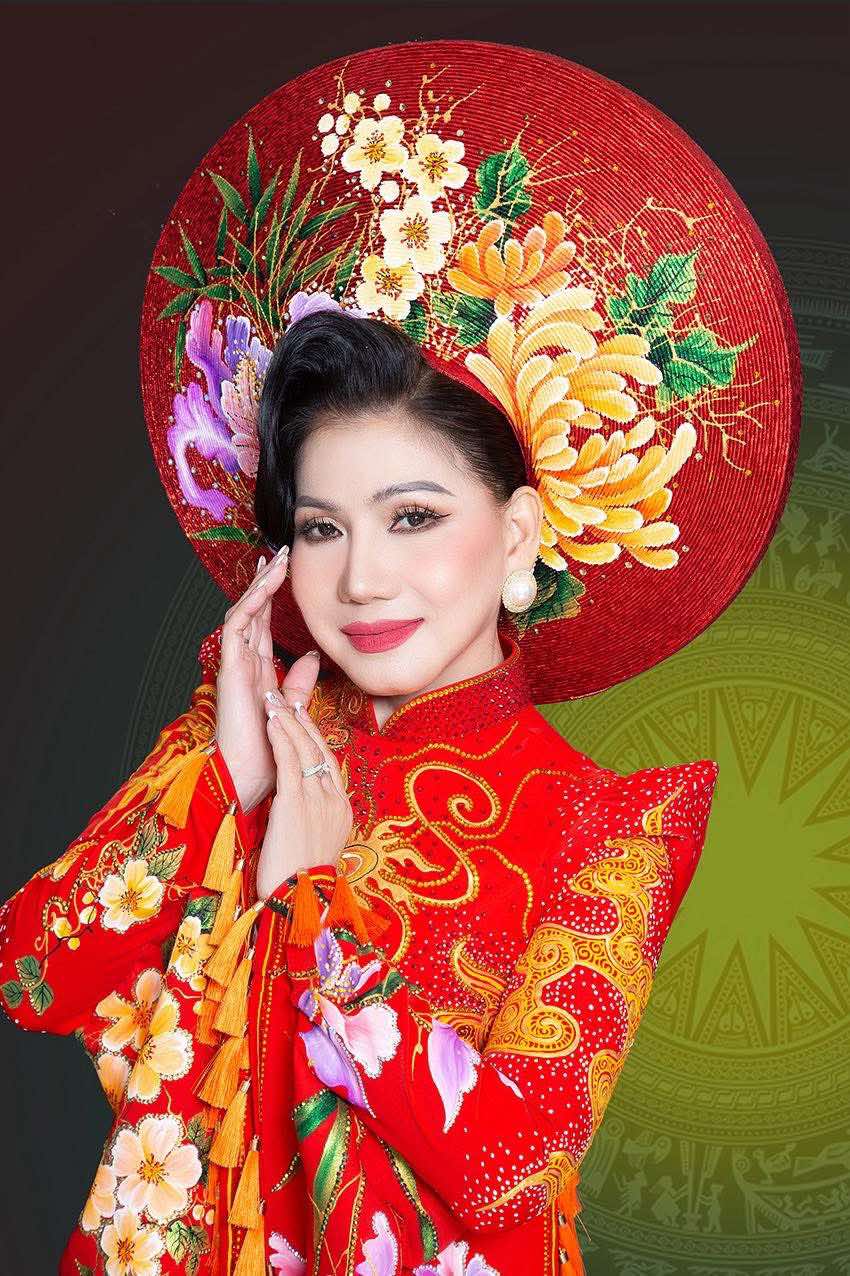 NSND Phượng Loan rực rỡ trong bộ sưu tập áo dài "Gấm hoa khoe sắc"- Ảnh 3.