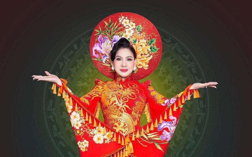 NSND Phượng Loan rực rỡ trong bộ sưu tập áo dài "Gấm hoa khoe sắc"