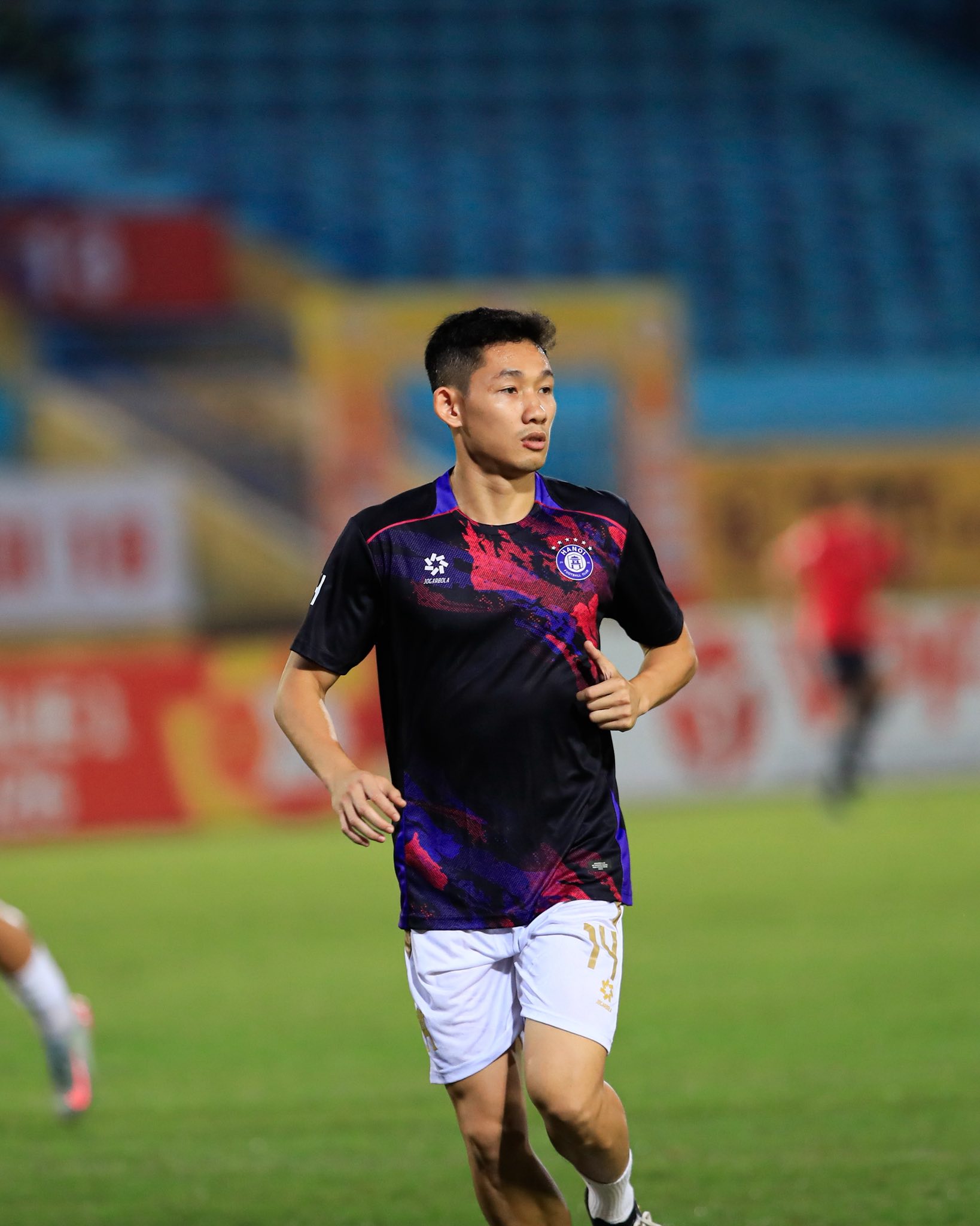 "Người nhện" Trần Trung Ki&ecirc;n gi&uacute;p HAGL chia điểm với H&agrave; Nội FC- Ảnh 2.