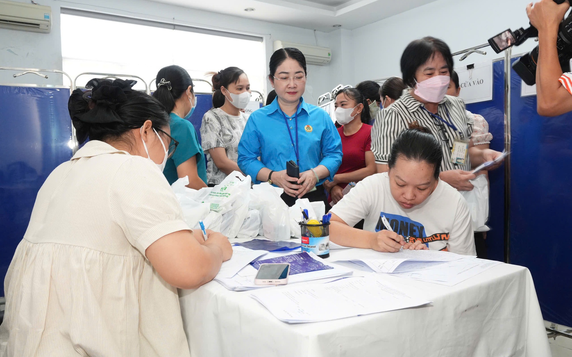 Hàng trăm nữ công nhân được khám, tầm soát ung thư miễn phí