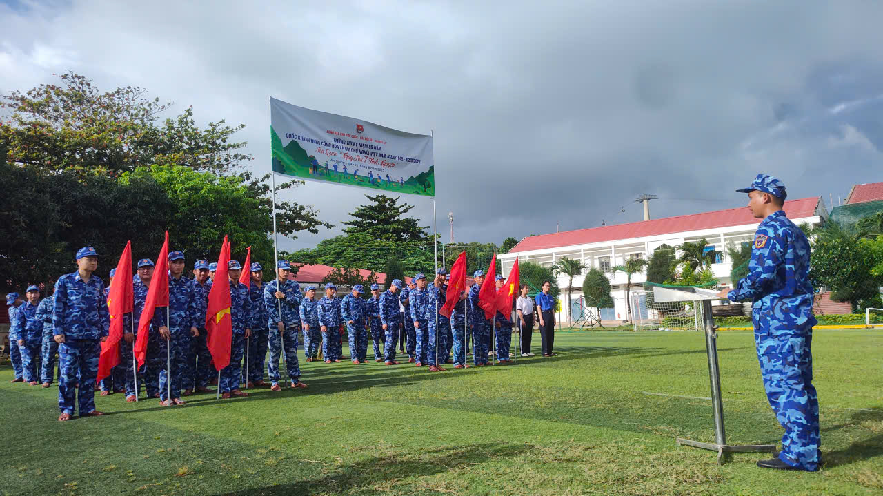 “Ngày thứ Bảy tình nguyện” đã thu gom hơn 1 tấn rác thải ở Phú Quốc - Ảnh 1.