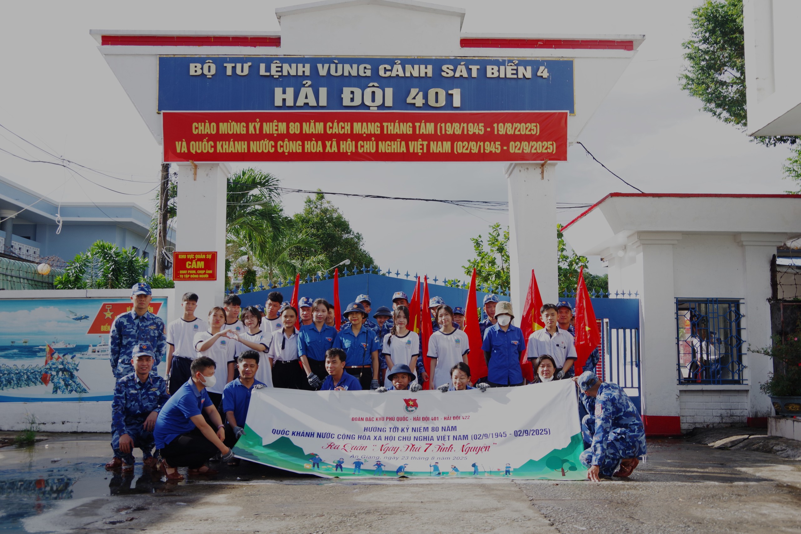 “Ngày thứ Bảy tình nguyện” đã thu gom hơn 1 tấn rác thải ở Phú Quốc - Ảnh 2.