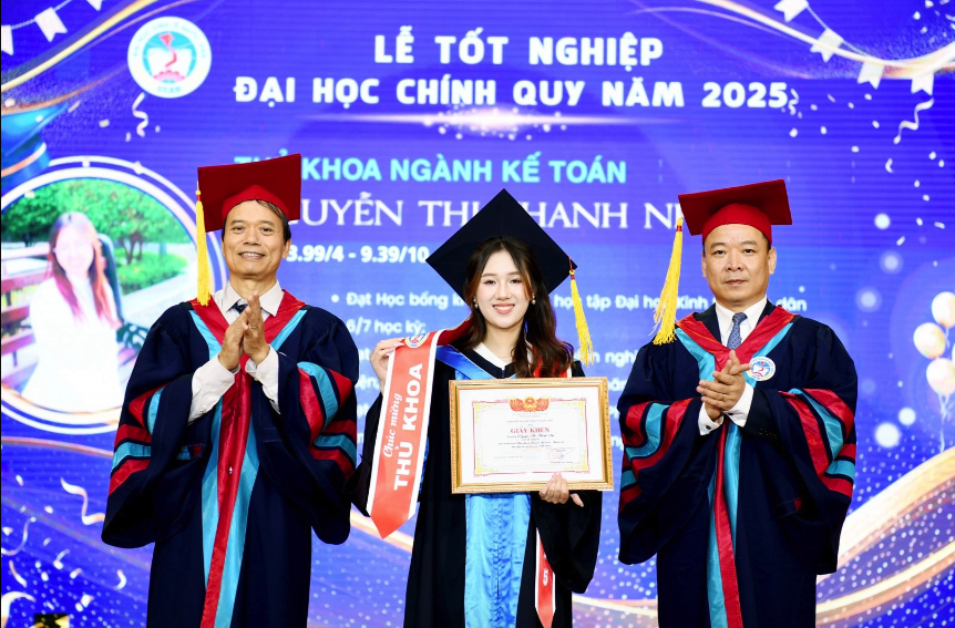 Hơn 50% sinh vi&ecirc;n ĐH Kinh tế Quốc d&acirc;n tốt nghiệp loại xuất sắc- Ảnh 2.