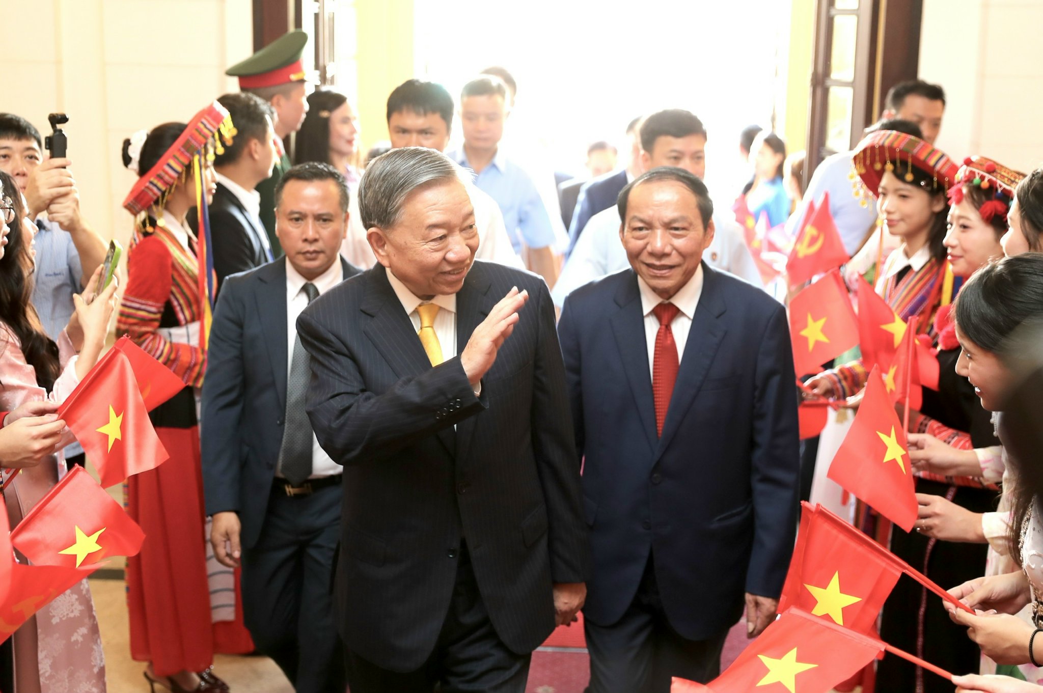 Tổng B&iacute; thư T&ocirc; L&acirc;m: Mỗi người l&agrave;m văn h&oacute;a h&atilde;y mang trong tim ngọn lửa y&ecirc;u nước - Ảnh 2.