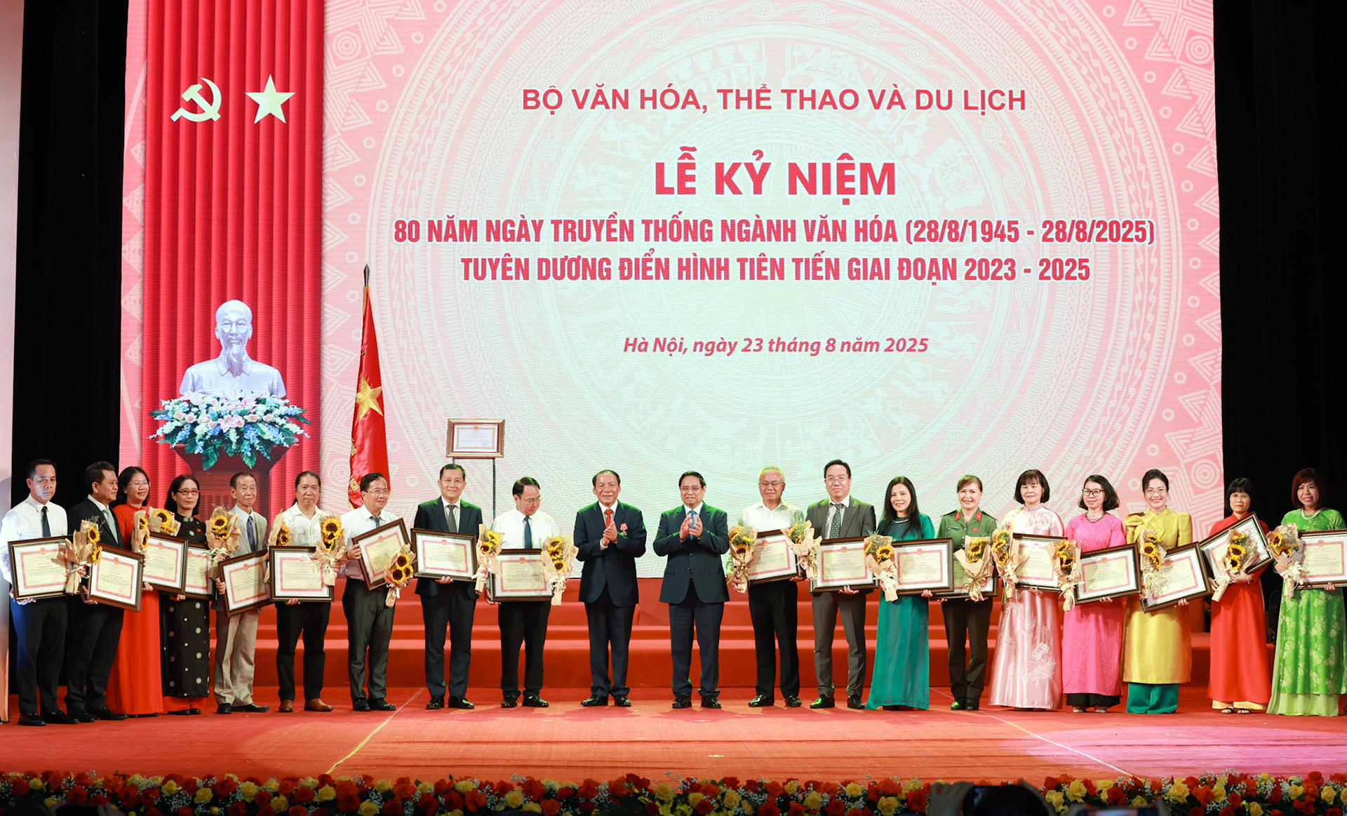 Tổng B&iacute; thư T&ocirc; L&acirc;m: Mỗi người l&agrave;m văn h&oacute;a h&atilde;y mang trong tim ngọn lửa y&ecirc;u nước- Ảnh 7.