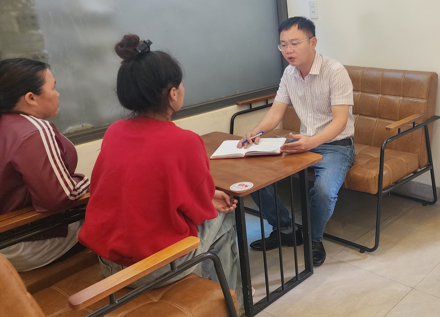 Nữ sinh bị hiệu trưởng n&oacute;i "c&oacute; thi cũng kh&ocirc;ng đậu" đ&atilde; tốt nghiệp v&agrave; trở th&agrave;nh sinh vi&ecirc;n!- Ảnh 1.
