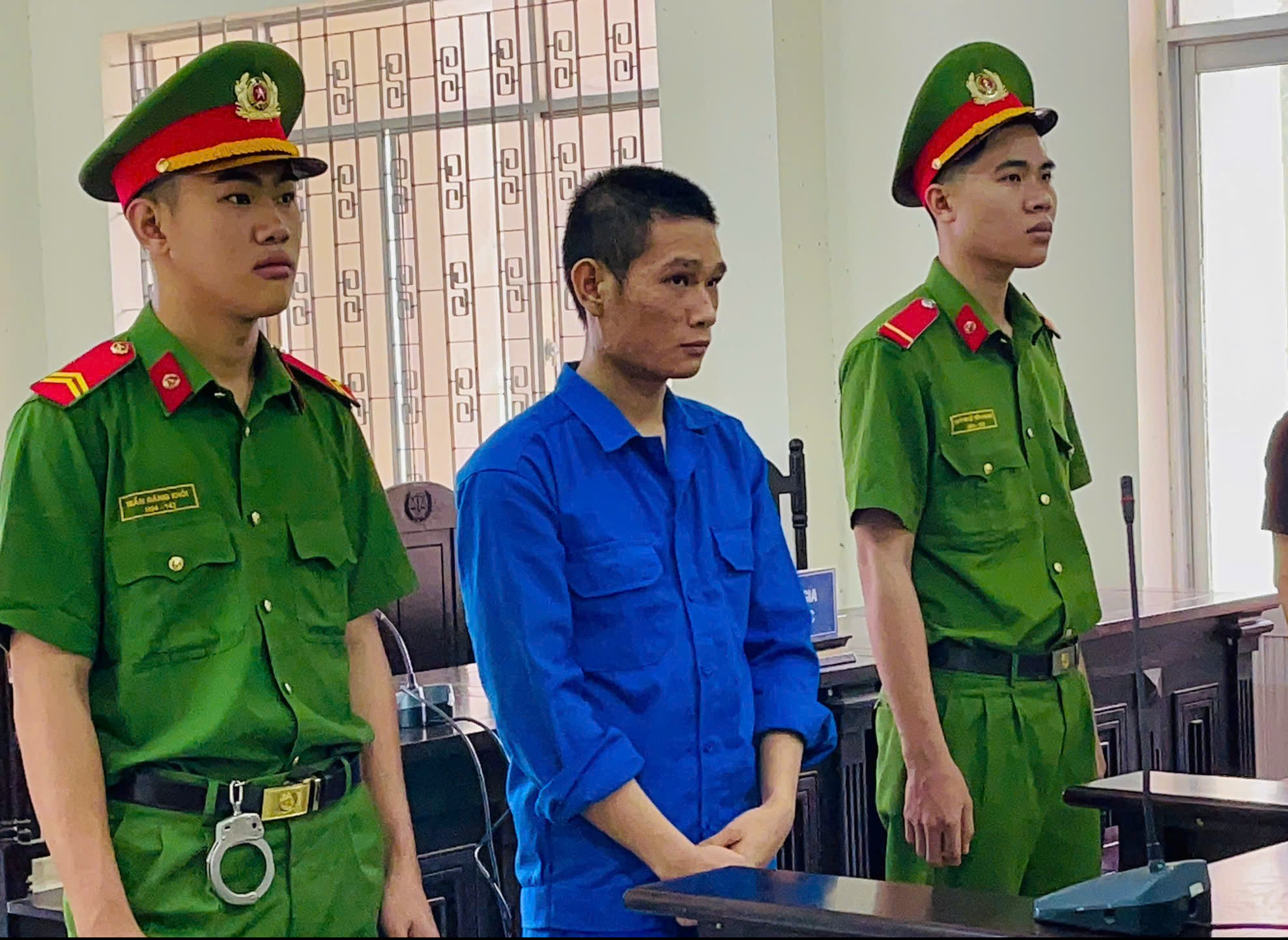 D&agrave;n dựng cảnh bị bắt c&oacute;c, tống tiền mẹ ruột, nam thanh ni&ecirc;n l&atilde;nh hậu quả- Ảnh 1.