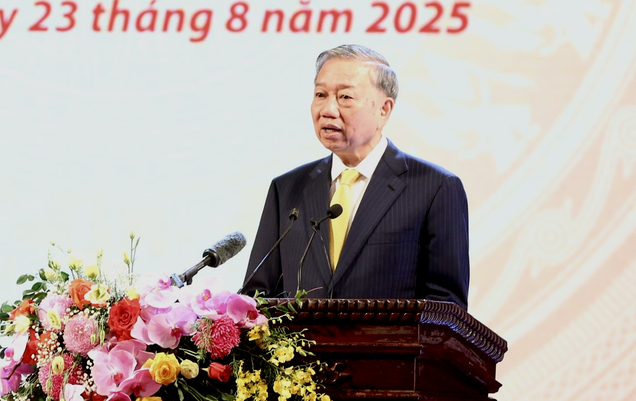 Tổng B&iacute; thư T&ocirc; L&acirc;m: Mỗi người l&agrave;m văn h&oacute;a h&atilde;y mang trong tim ngọn lửa y&ecirc;u nước - Ảnh 1.
