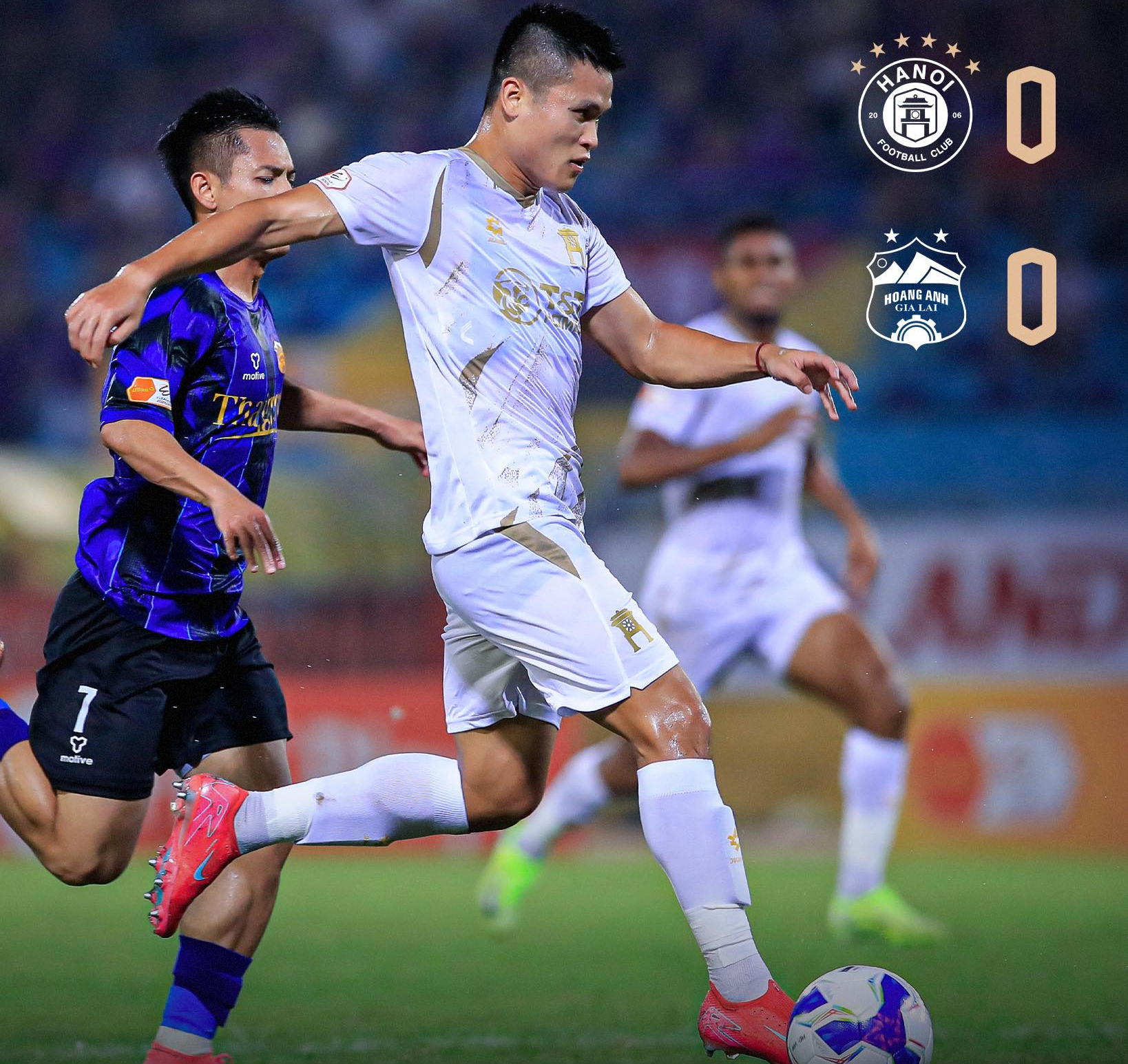 "Người nhện" Trần Trung Ki&ecirc;n gi&uacute;p HAGL chia điểm với H&agrave; Nội FC- Ảnh 7.