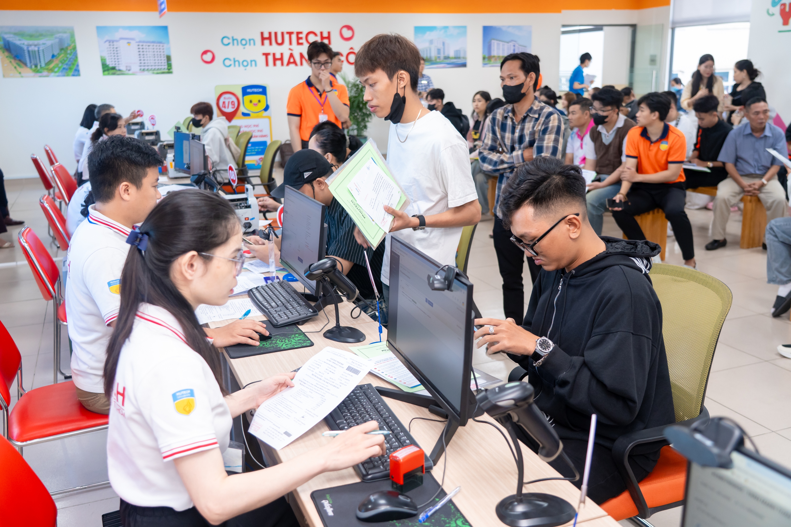 Tân sinh viên hào hứng nhập học sớm để "rinh" học bổng- Ảnh 10.