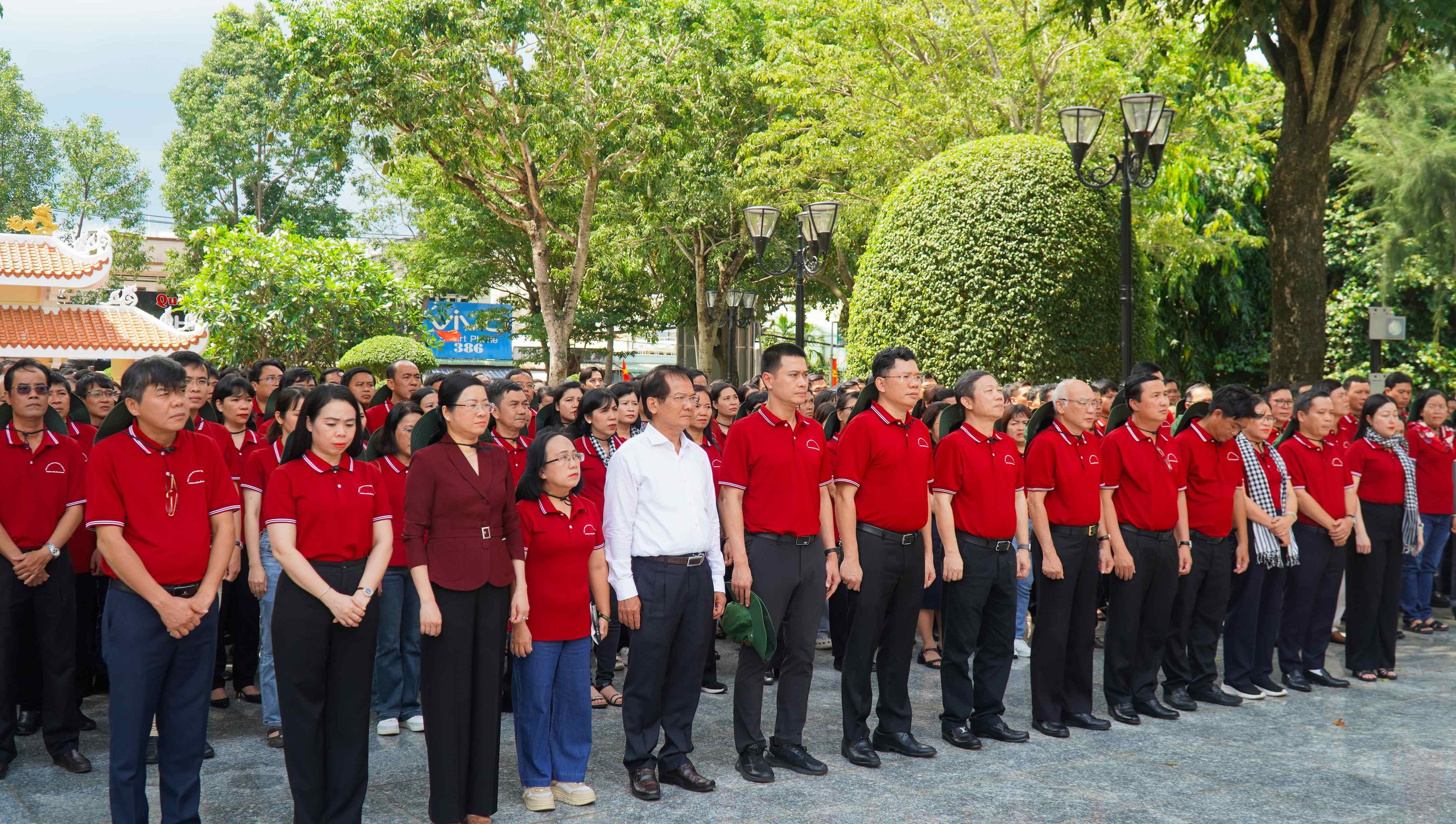 D&acirc;ng hương tưởng niệm Anh h&ugrave;ng liệt sĩ V&otilde; Thị S&aacute;u v&agrave; Khu di t&iacute;ch lịch sử Minh Đạm- Ảnh 2.