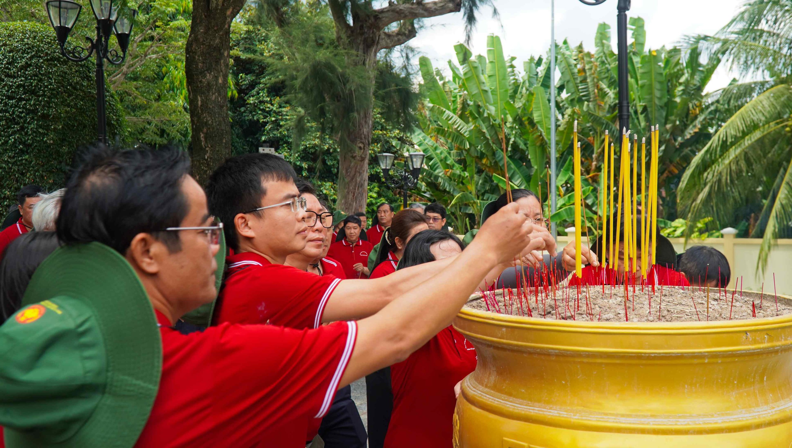 D&acirc;ng hương tưởng niệm Anh h&ugrave;ng liệt sĩ V&otilde; Thị S&aacute;u v&agrave; Khu di t&iacute;ch lịch sử Minh Đạm- Ảnh 4.