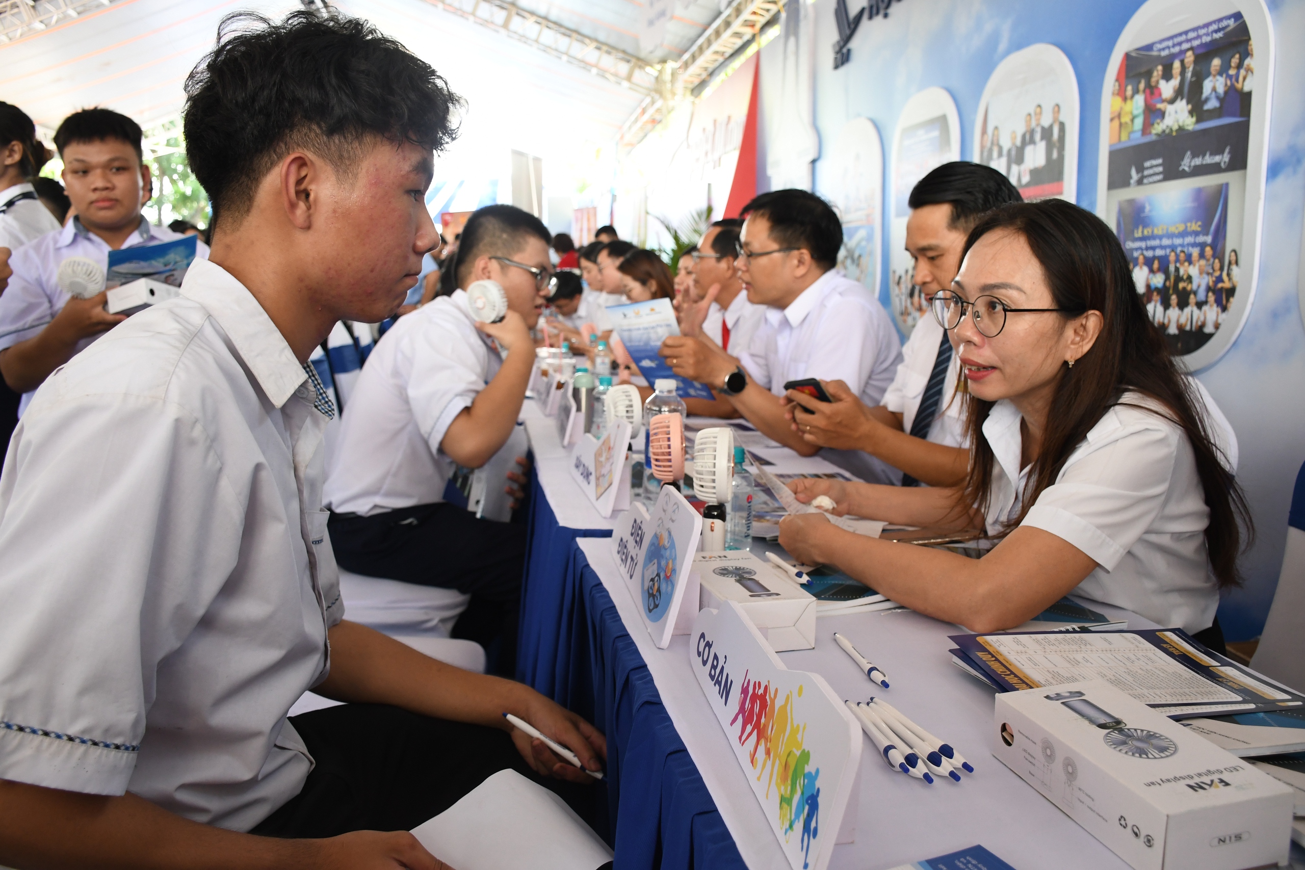 Gần 10.000 người dự ngày hội việc làm sân bay Long Thành- Ảnh 7.