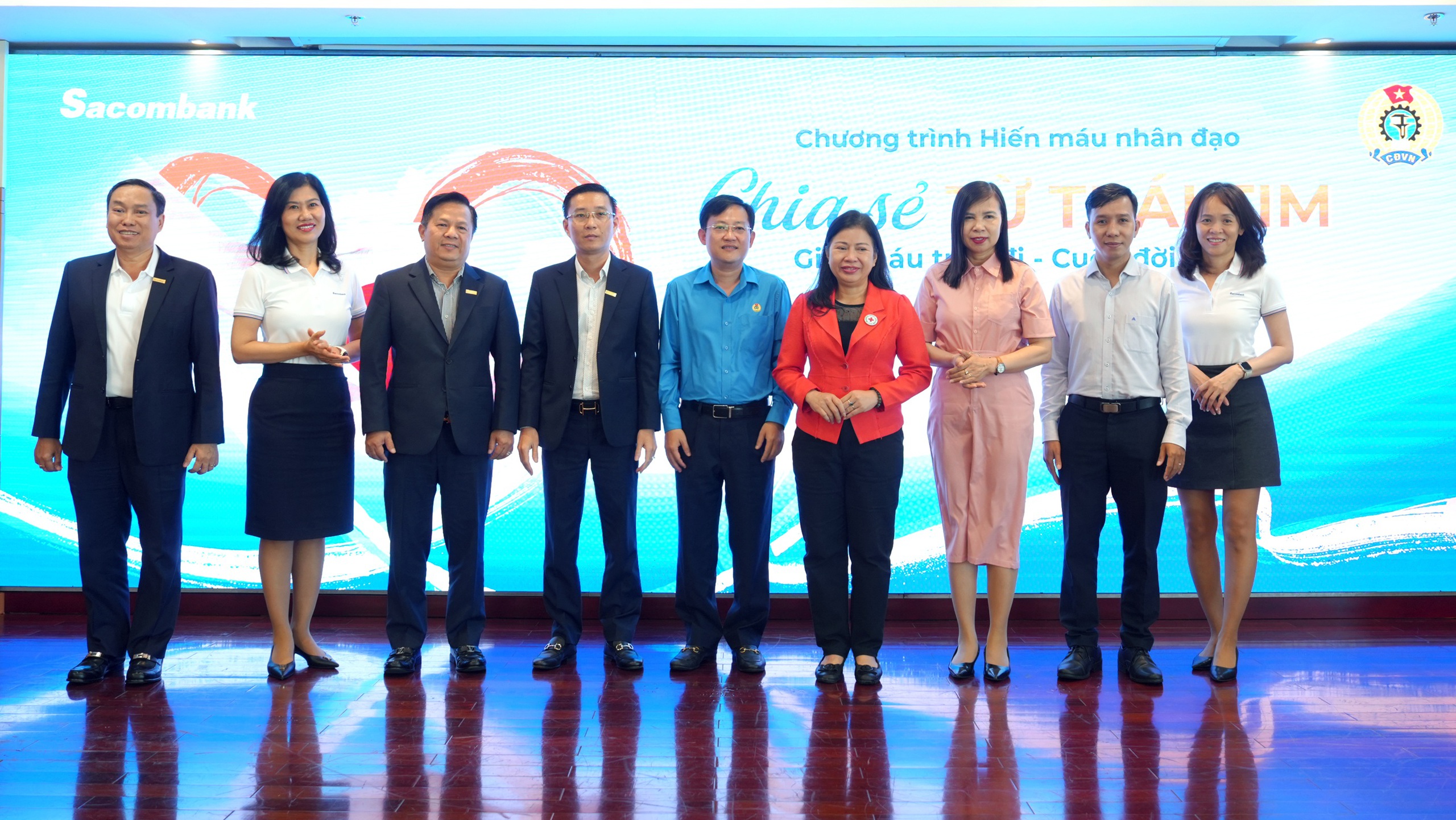 Sacombank tiếp nối h&agrave;nh tr&igrave;nh &ldquo;Chia sẻ từ tr&aacute;i tim&rdquo; 2025- Ảnh 1.