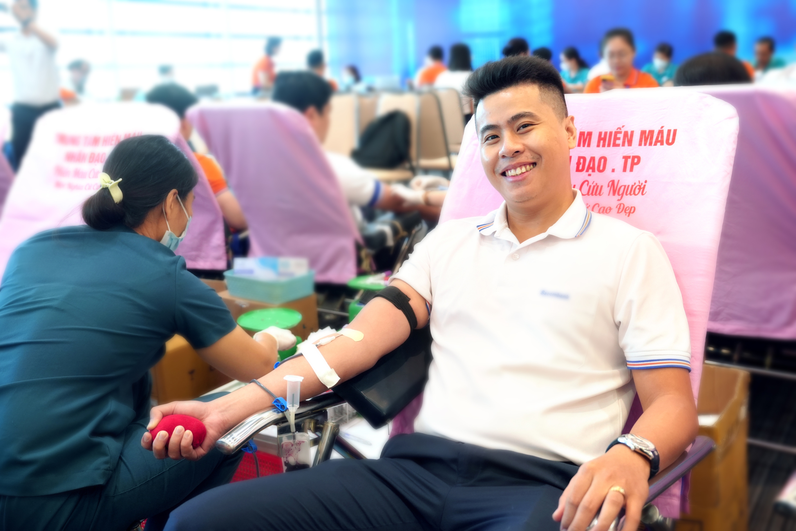 Sacombank tiếp nối h&agrave;nh tr&igrave;nh &ldquo;Chia sẻ từ tr&aacute;i tim&rdquo; 2025- Ảnh 3.