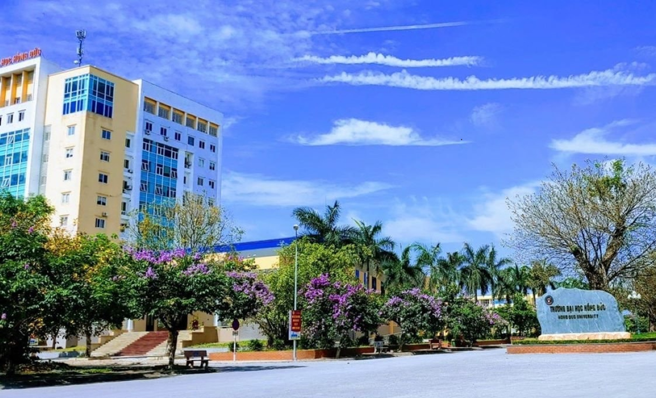 Cho&aacute;ng với điểm chuẩn v&agrave;o ng&agrave;nh Sư phạm trường Đại học Hồng Đức- Ảnh 1.
