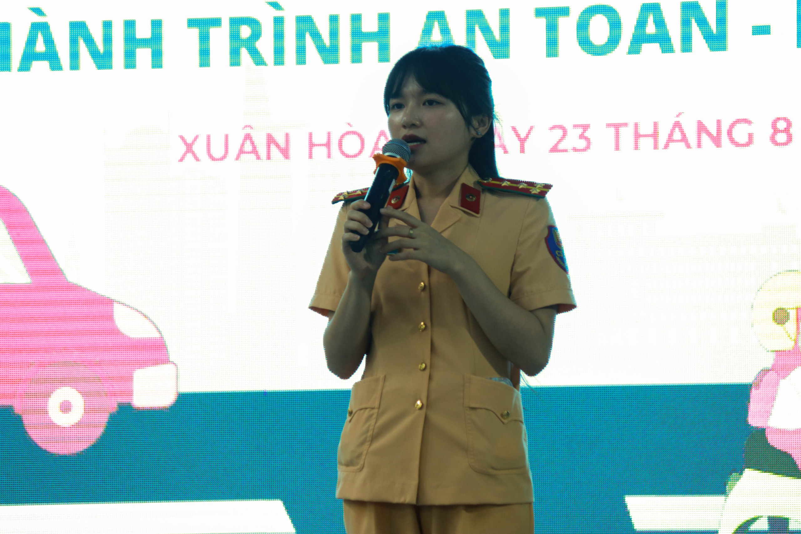 Báo Người Lao Động trao tặng 1.000 lá cờ Tổ quốc cho phường Xuân Hoà - Ảnh 8.